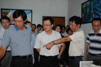 區管委會(huì )黨工委副書(shū)記周立軍一行來(lái)我司視察指導工作(圖1)