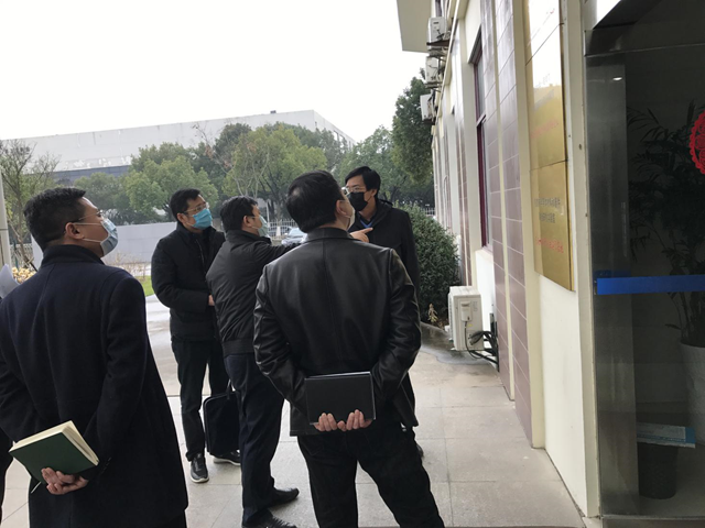 無(wú)錫市工信局副局長(cháng)左保春一行走訪(fǎng)督導復工復產(chǎn)(圖1)